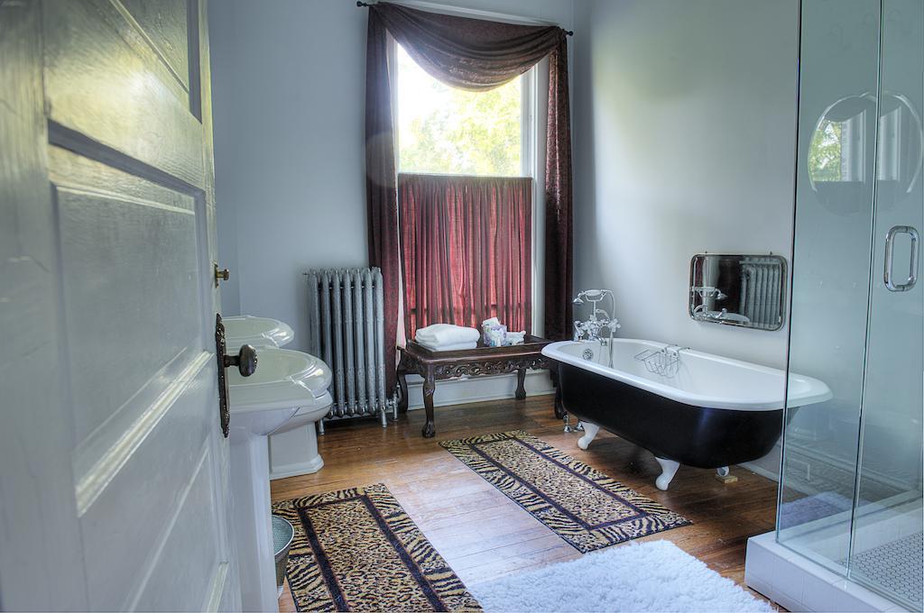 The Jackie O' House Bed And Breakfast Columbus Room photo