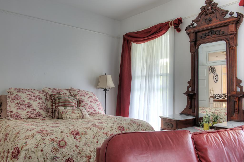 The Jackie O' House Bed And Breakfast Columbus Room photo